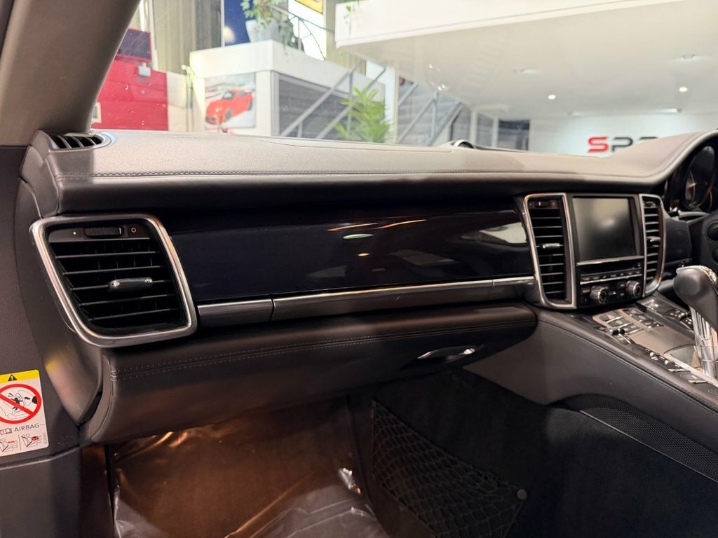 Porsche Panamera 3.0 300 V6 Tiptronic S #23