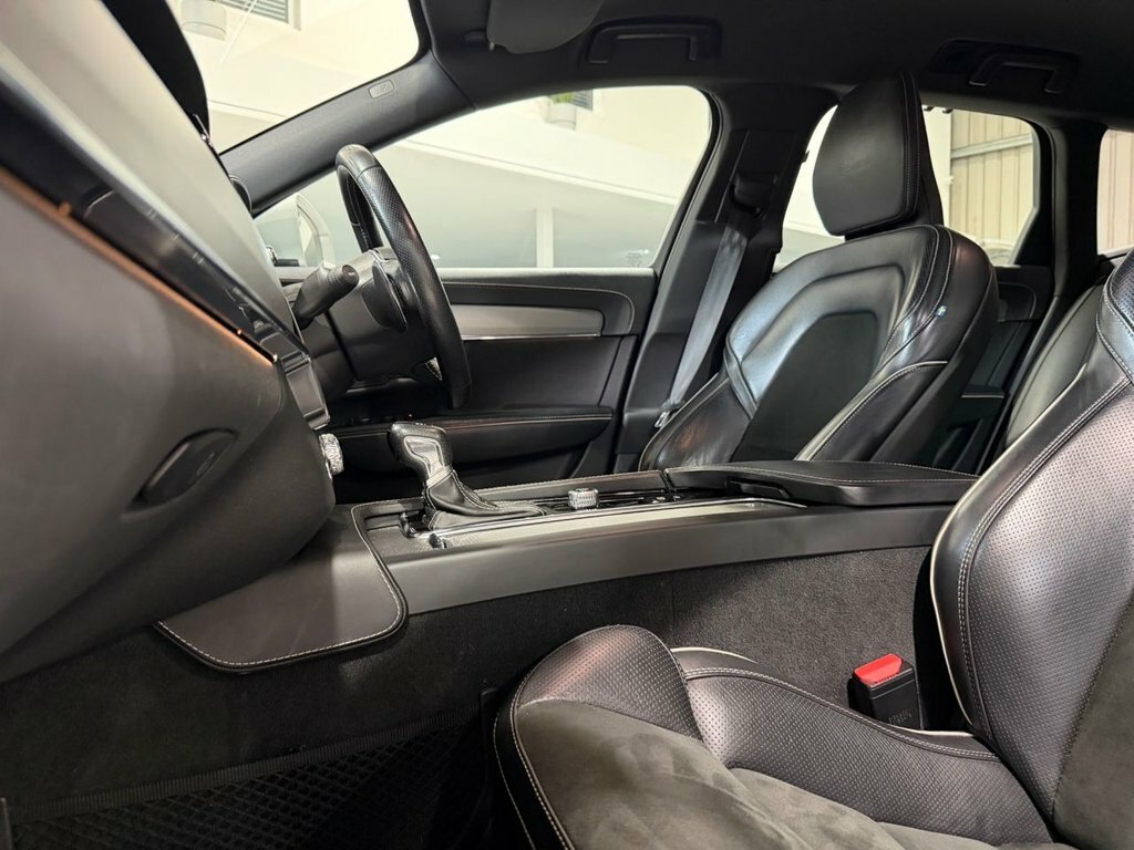 Volvo V90 2.0 D4 Momentum 188 Bhp Silver #15