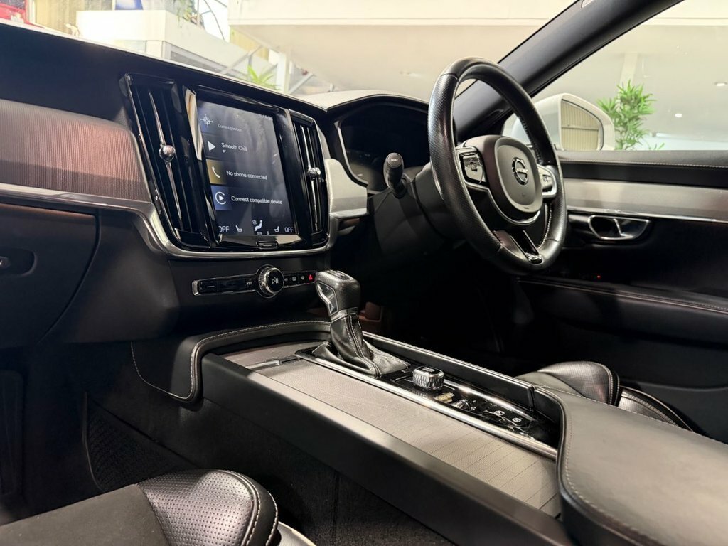 Volvo V90 2.0 D4 Momentum 188 Bhp Silver #16