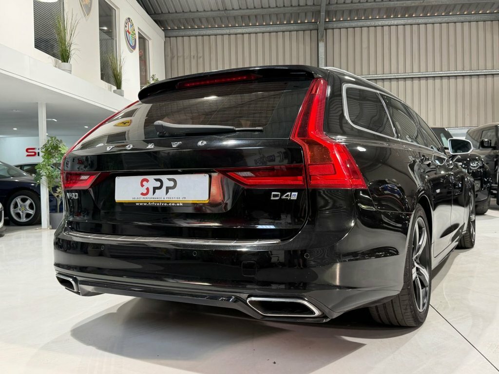 Volvo V90 2.0 D4 Momentum 188 Bhp Silver #28