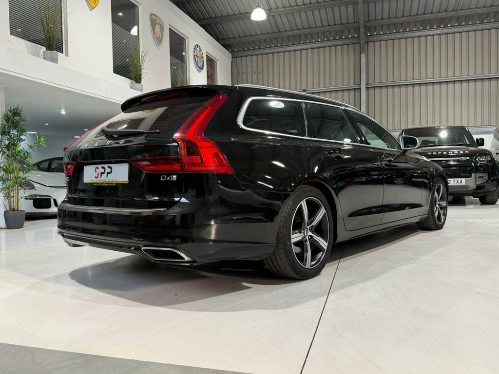 Volvo V90 2.0 D4 Momentum 188 Bhp Silver #26