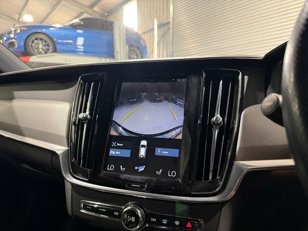 Volvo V90 2.0 D4 Momentum 188 Bhp Silver #19