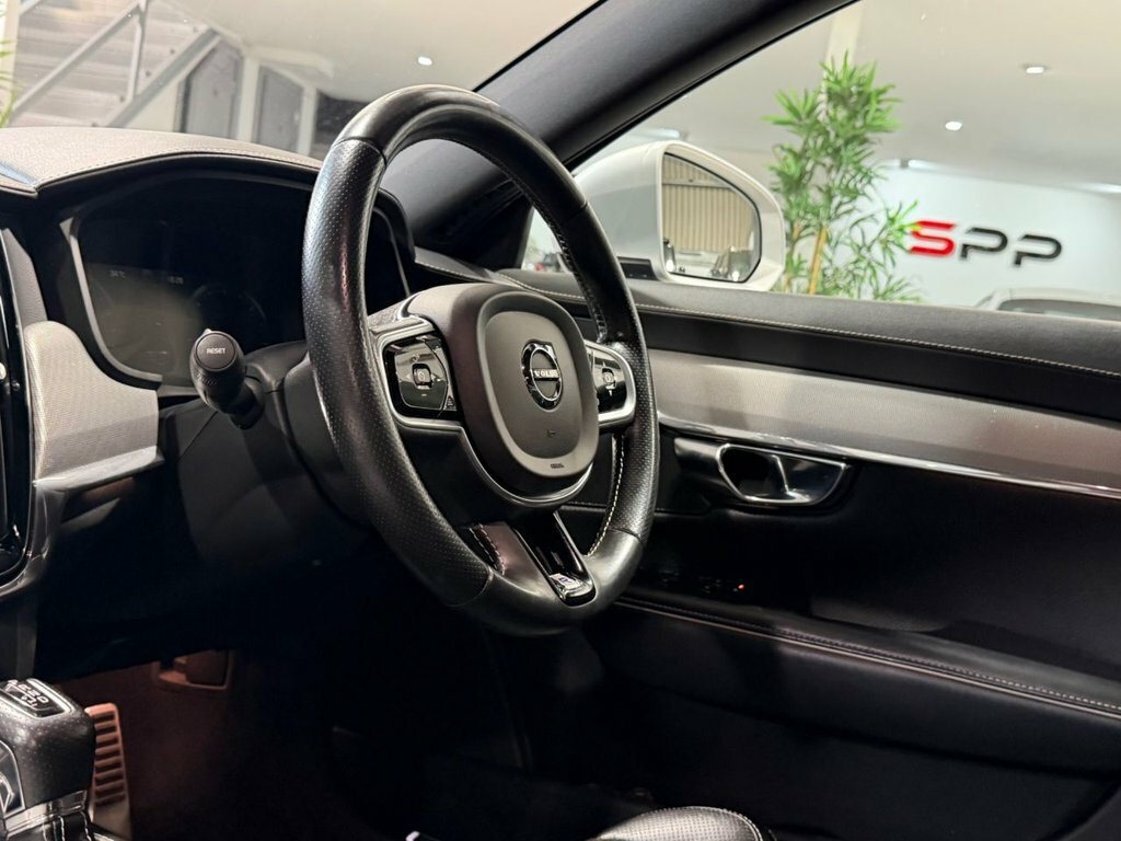Volvo V90 2.0 D4 Momentum 188 Bhp Silver #36