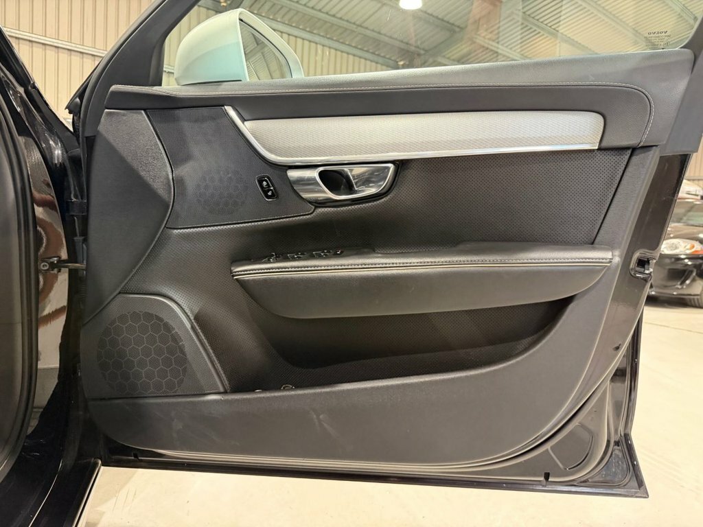 Volvo V90 2.0 D4 Momentum 188 Bhp Silver #23