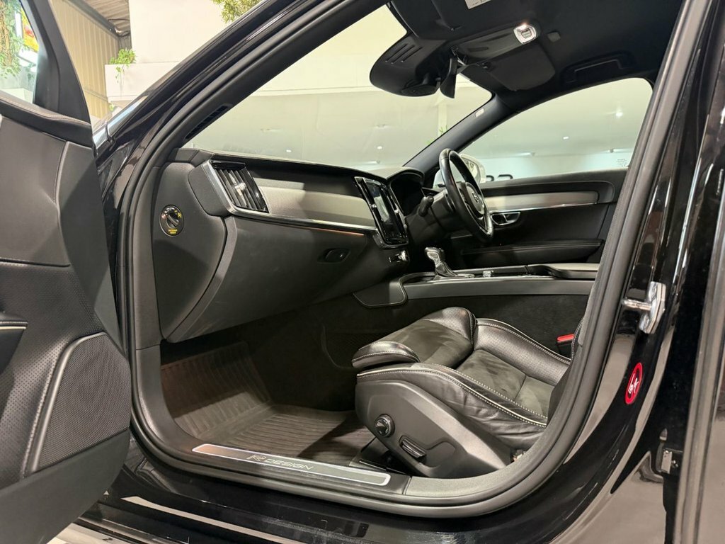 Volvo V90 2.0 D4 Momentum 188 Bhp Silver #12