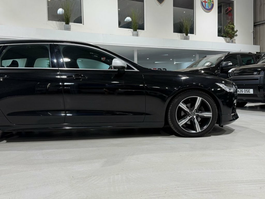 Volvo V90 2.0 D4 Momentum 188 Bhp Silver #27
