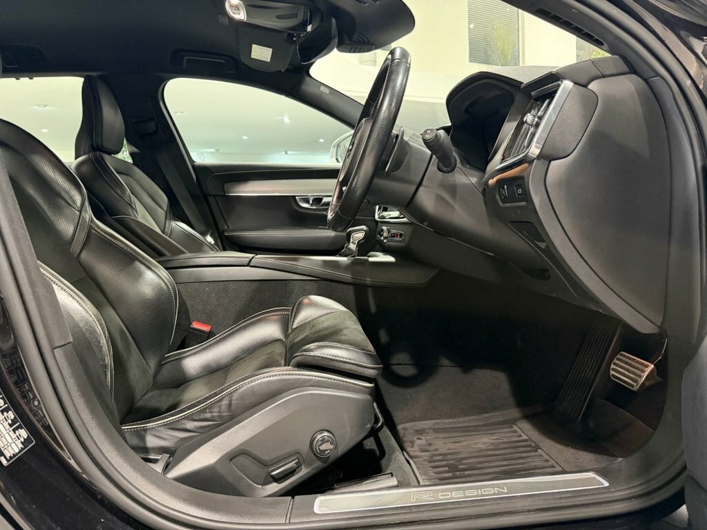 Volvo V90 2.0 D4 Momentum 188 Bhp Silver #43