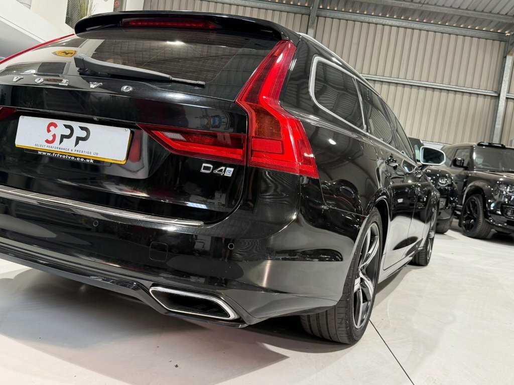 Volvo V90 2.0 D4 Momentum 188 Bhp Silver #34