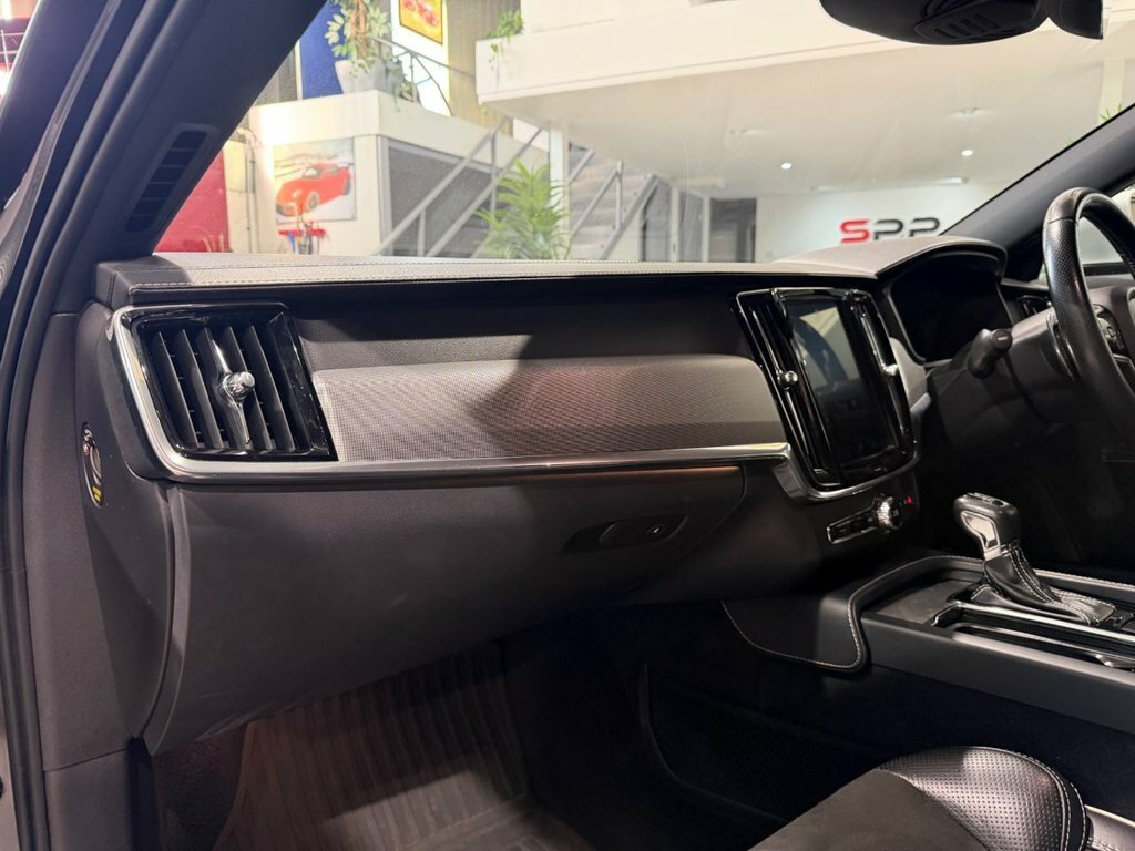 Volvo V90 2.0 D4 Momentum 188 Bhp Silver #41