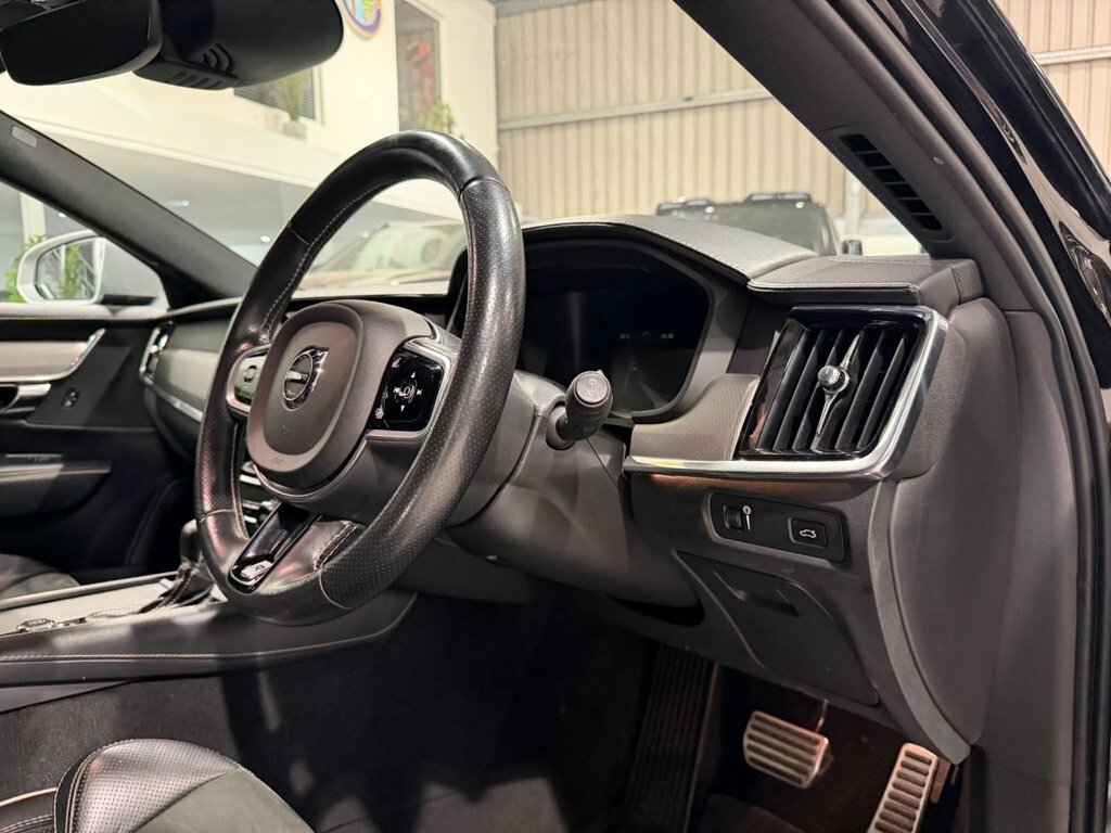 Volvo V90 2.0 D4 Momentum 188 Bhp Silver #39