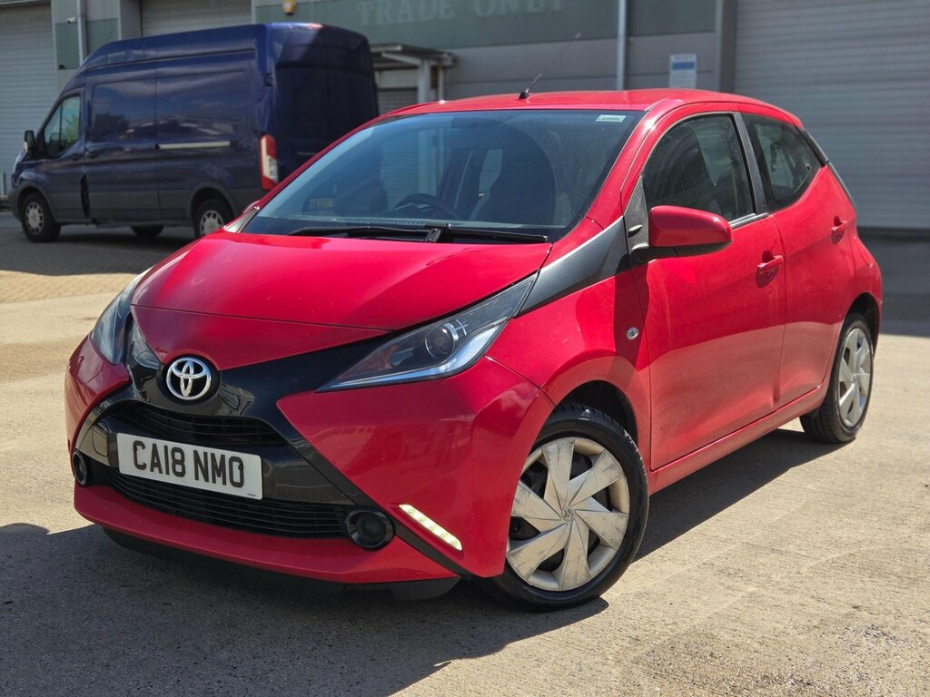 Toyota Aygo 1.0 Vvt-i X-play X-shift Euro 6 Red #2