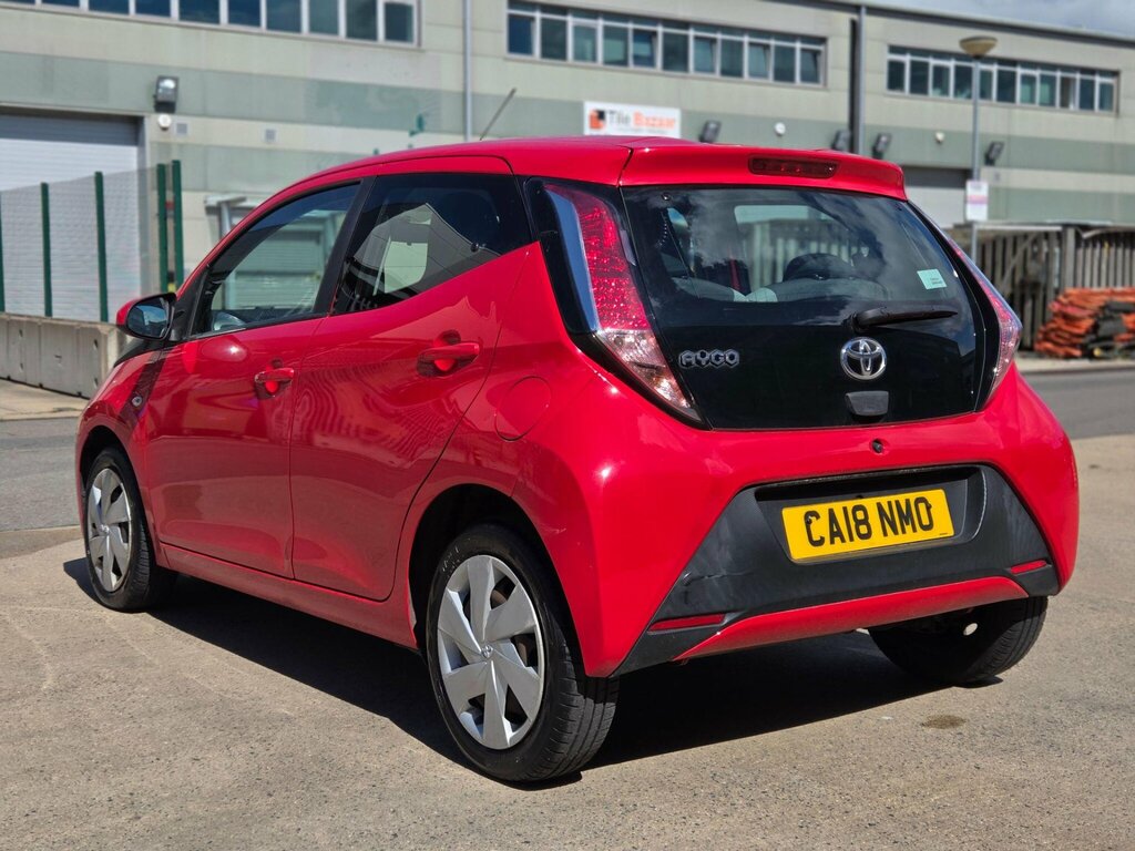 Toyota Aygo 1.0 Vvt-i X-play X-shift Euro 6 Red #3