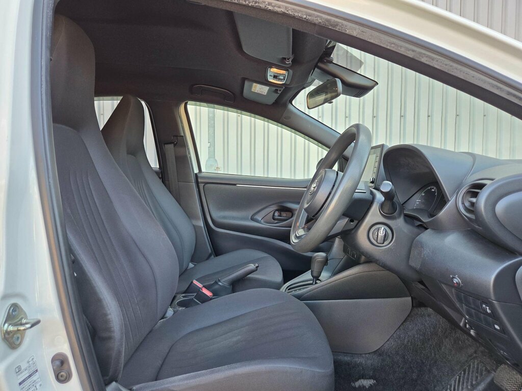 Toyota Yaris 1.5 Hybrid Icon Cvt Black #21