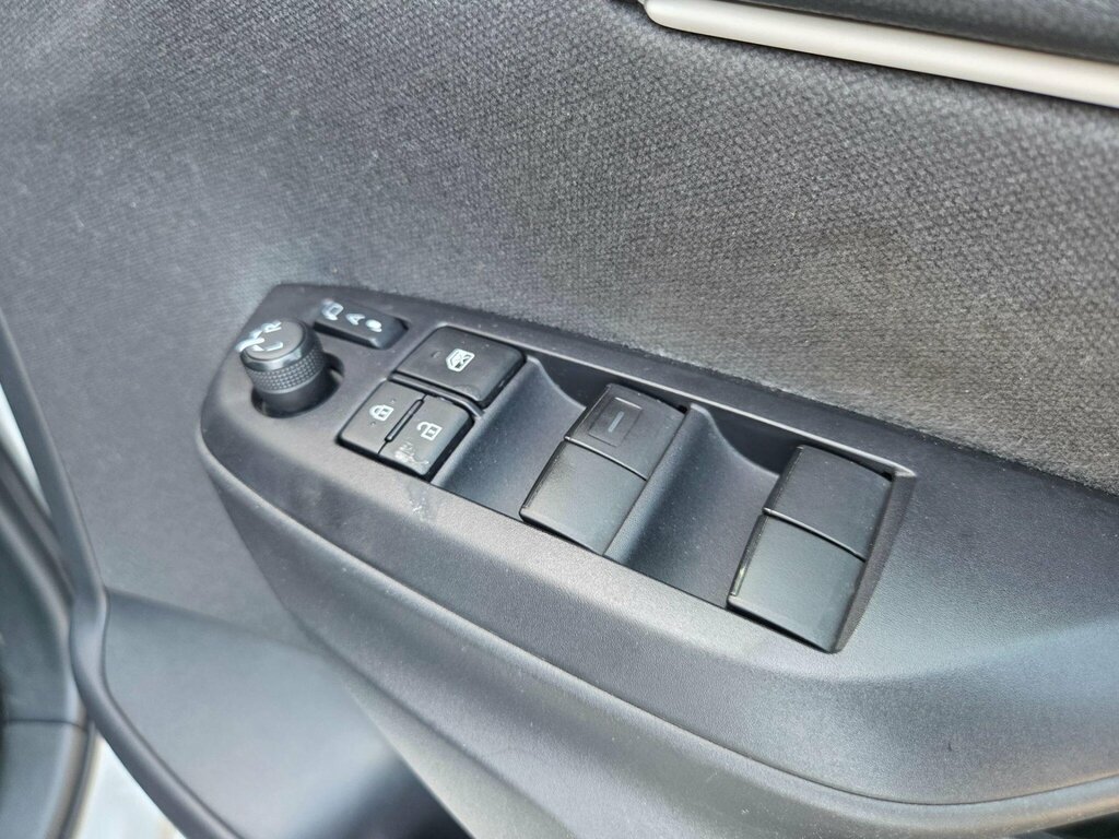 Toyota Yaris 1.5 Hybrid Icon Cvt Black #44