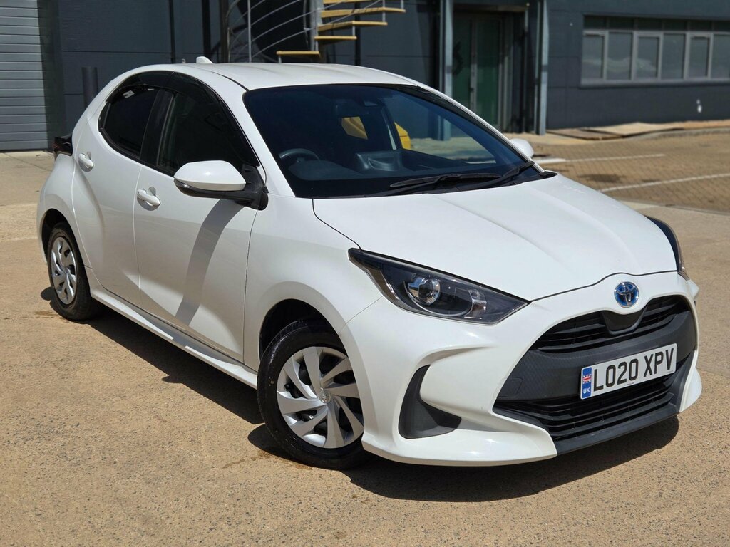 Toyota Yaris 1.5 Hybrid Icon Cvt Black #1