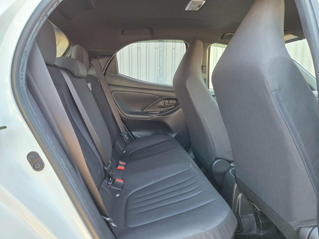 Toyota Yaris 1.5 Hybrid Icon Cvt Black #42