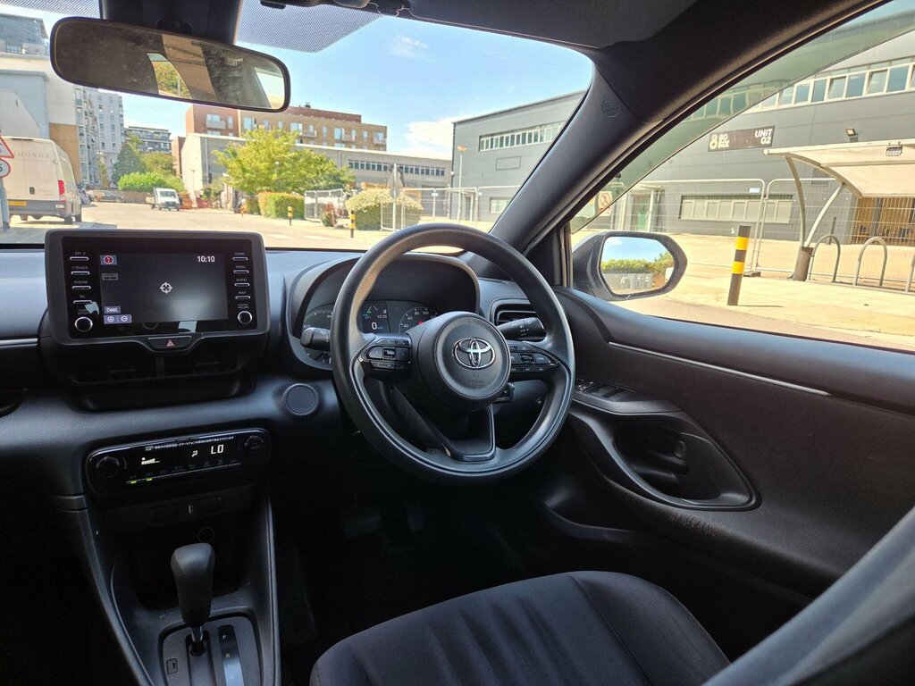 Toyota Yaris 1.5 Hybrid Icon Cvt Black #24