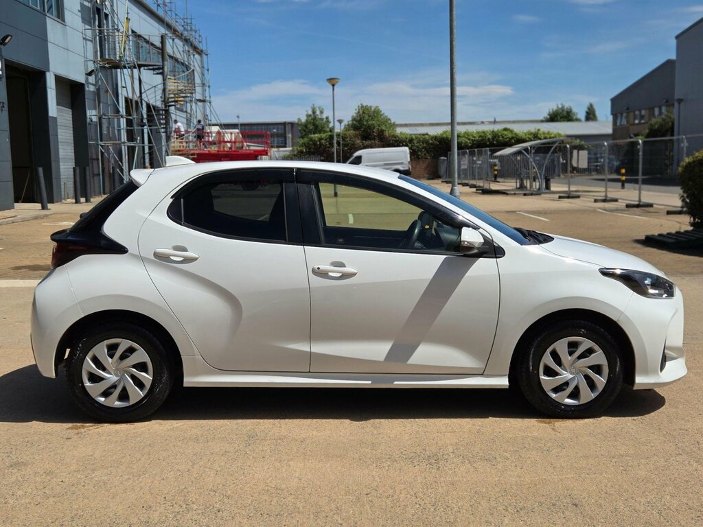 Toyota Yaris 1.5 Hybrid Icon Cvt Black #13