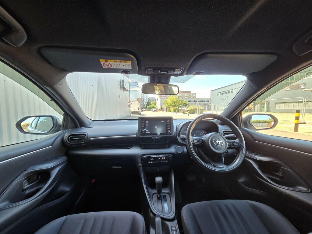 Toyota Yaris 1.5 Hybrid Icon Cvt Black #23
