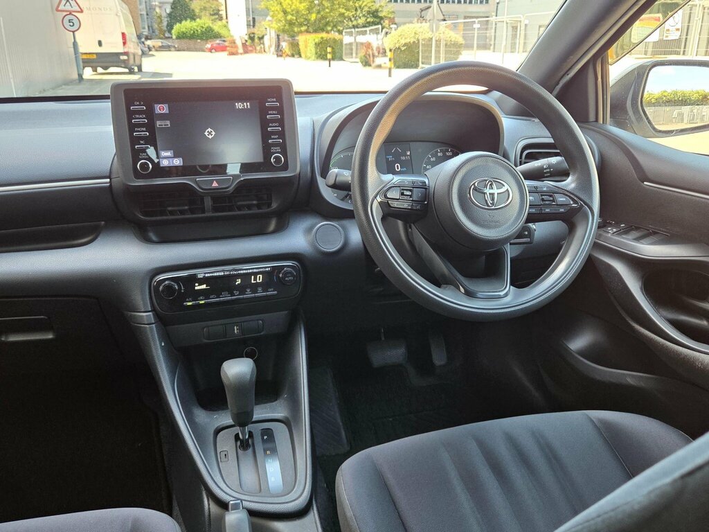 Toyota Yaris 1.5 Hybrid Icon Cvt Black #27