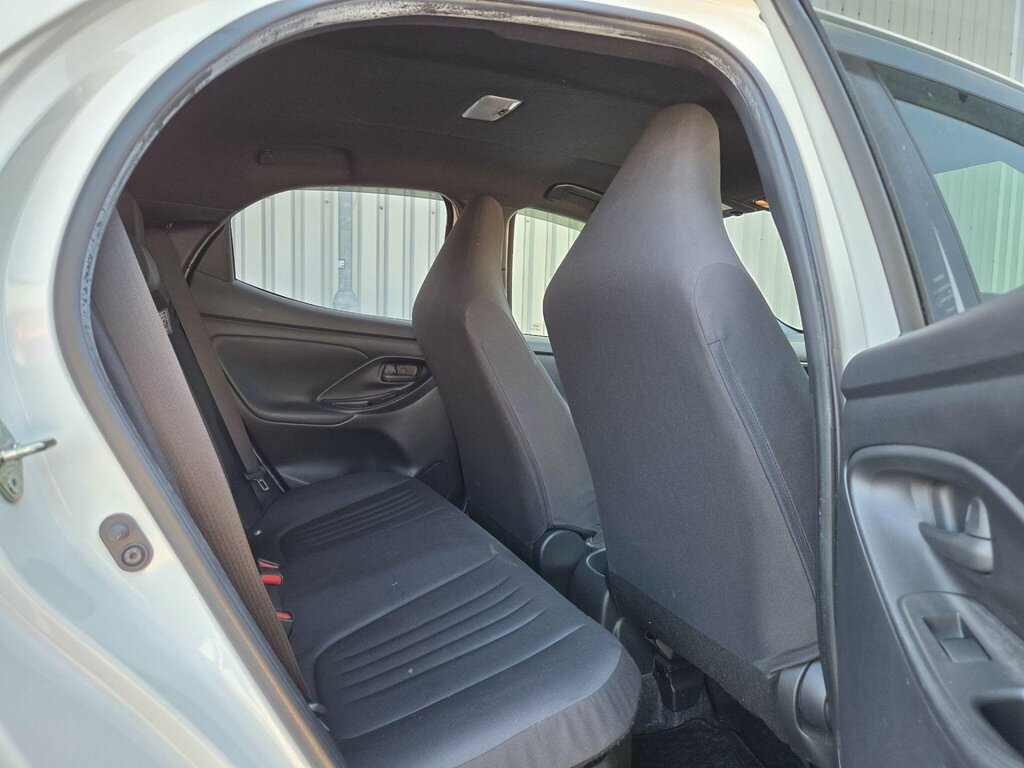 Toyota Yaris 1.5 Hybrid Icon Cvt Black #43