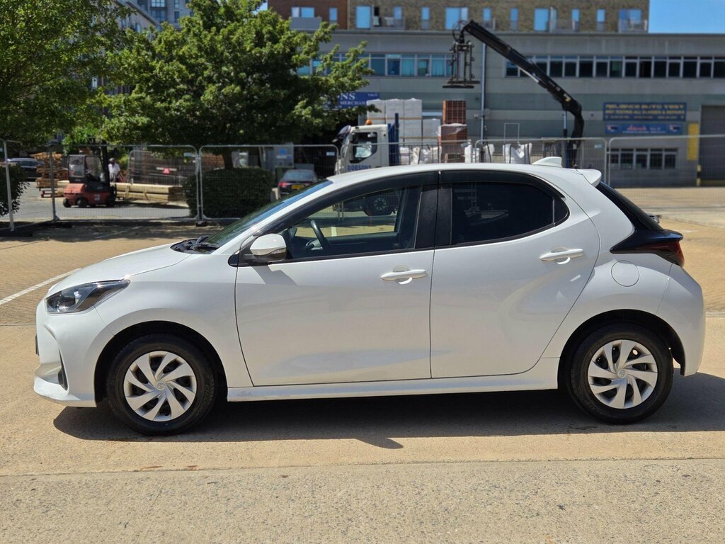 Toyota Yaris 1.5 Hybrid Icon Cvt Black #18