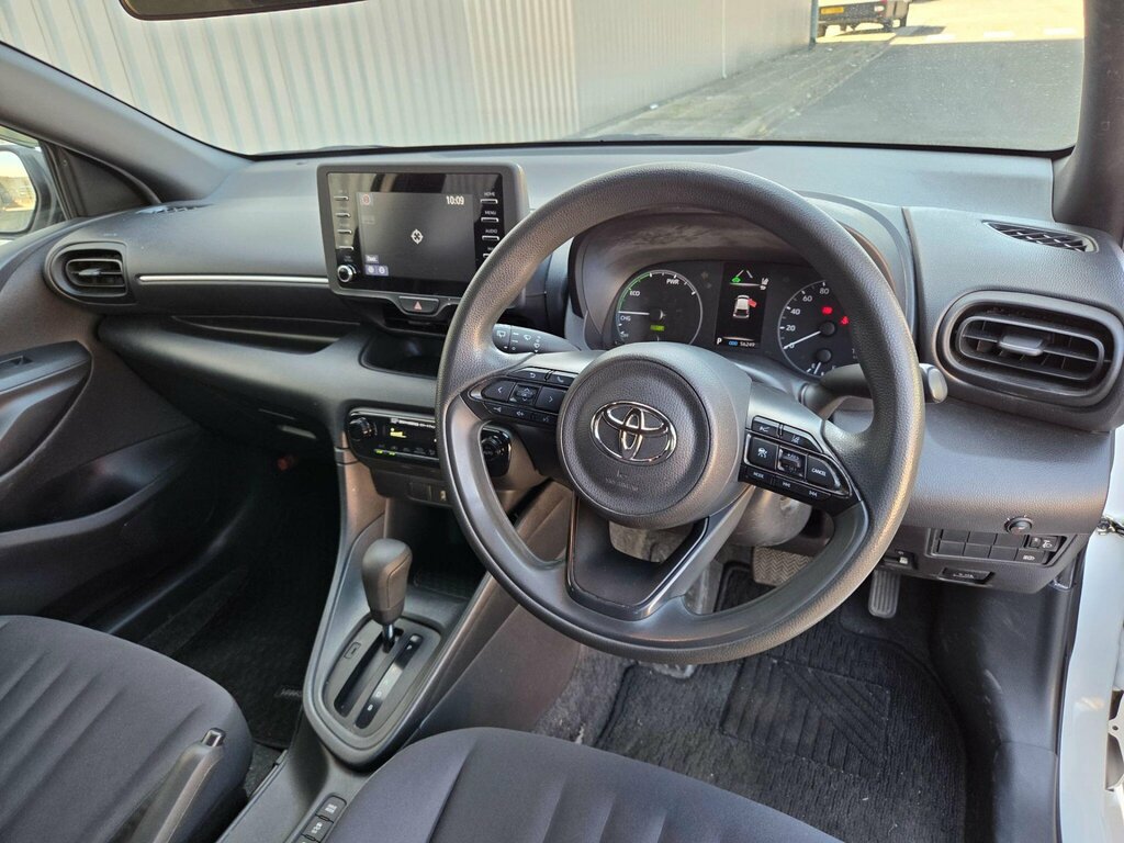 Toyota Yaris 1.5 Hybrid Icon Cvt Black #22