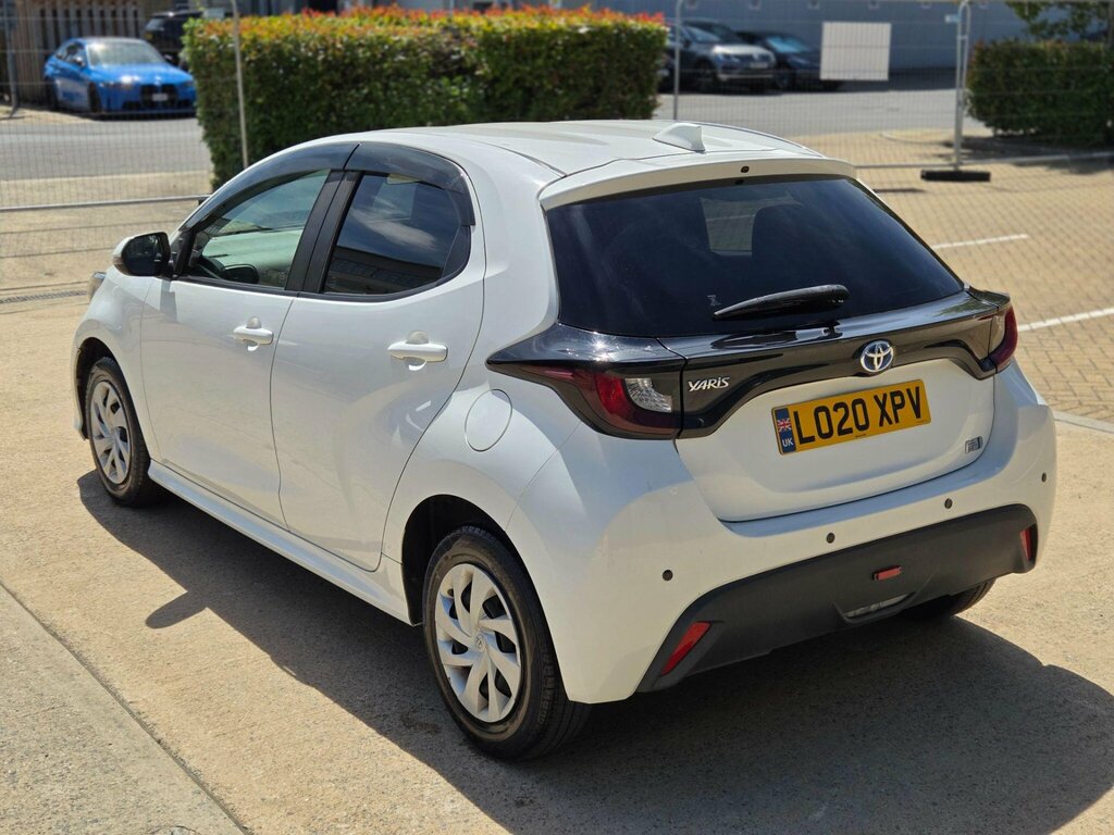 Toyota Yaris 1.5 Hybrid Icon Cvt Black #3