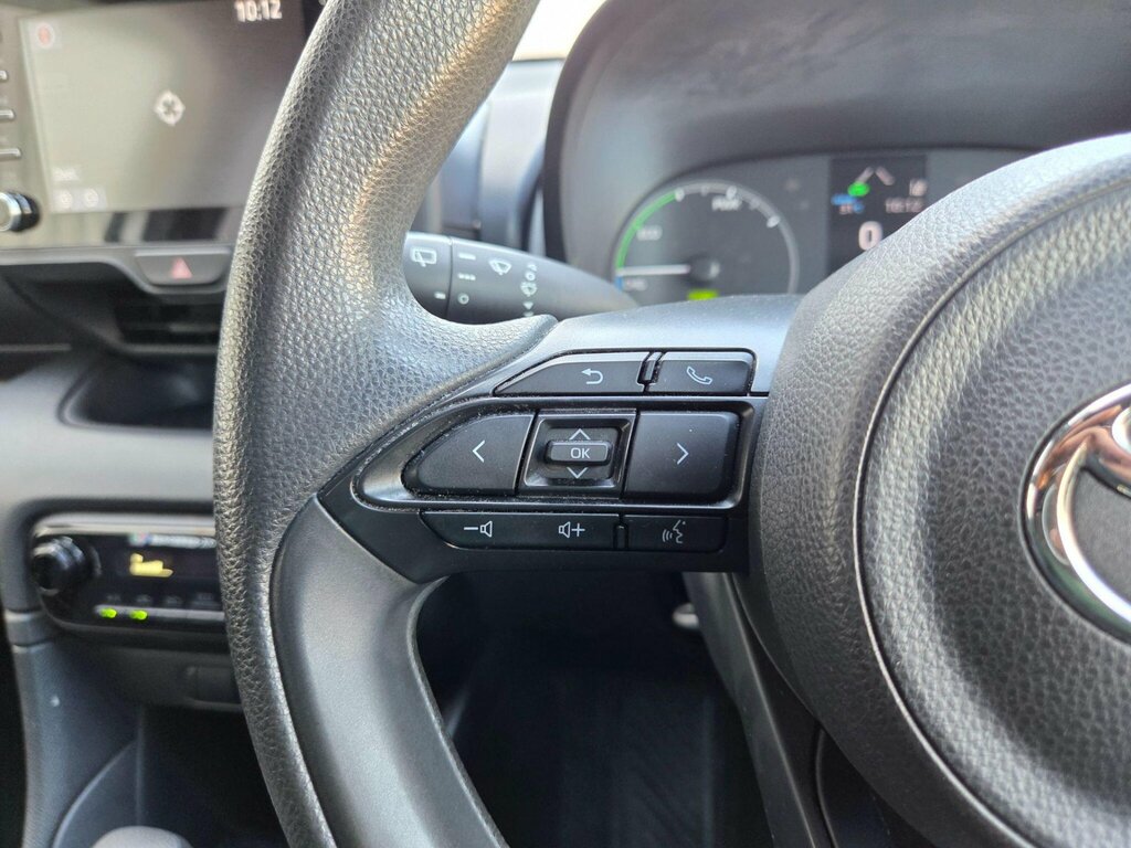 Toyota Yaris 1.5 Hybrid Icon Cvt Black #30