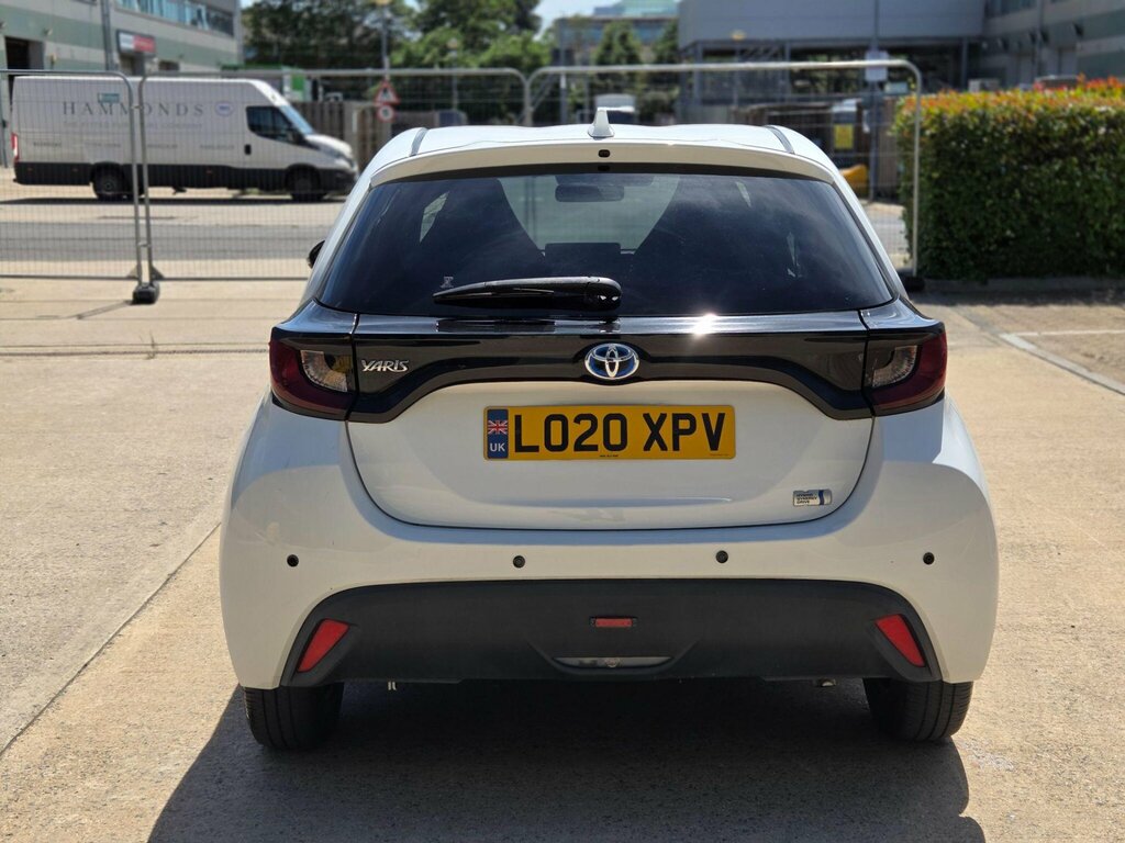 Toyota Yaris 1.5 Hybrid Icon Cvt Black #16