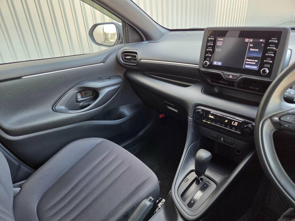 Toyota Yaris 1.5 Hybrid Icon Cvt Black #35