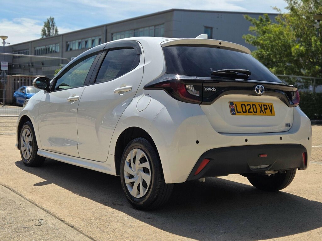 Toyota Yaris 1.5 Hybrid Icon Cvt Black #17