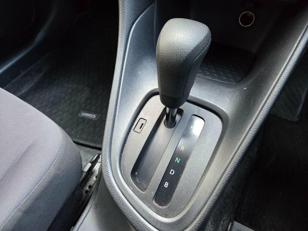 Toyota Yaris 1.5 Hybrid Icon Cvt Black #33