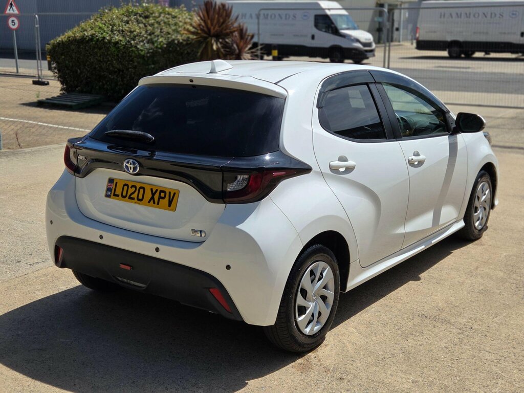 Toyota Yaris 1.5 Hybrid Icon Cvt Black #15