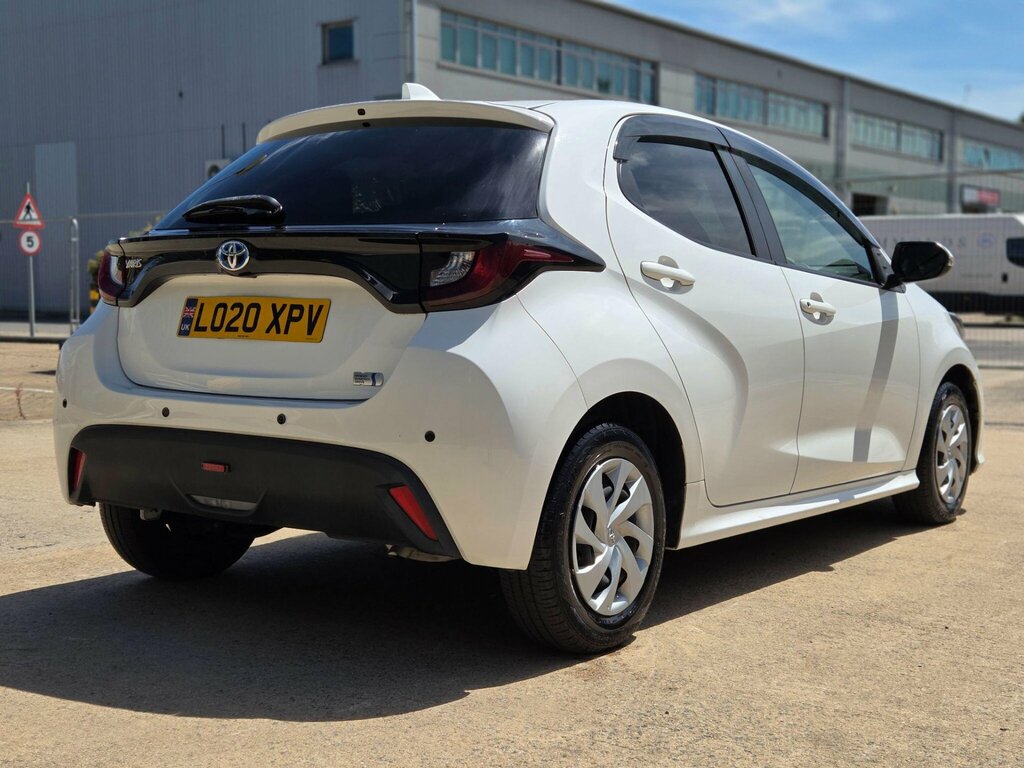 Toyota Yaris 1.5 Hybrid Icon Cvt Black #14