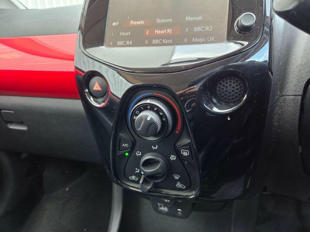Toyota Aygo 1.0 Vvt-i X-play 3-Dr Blue #36
