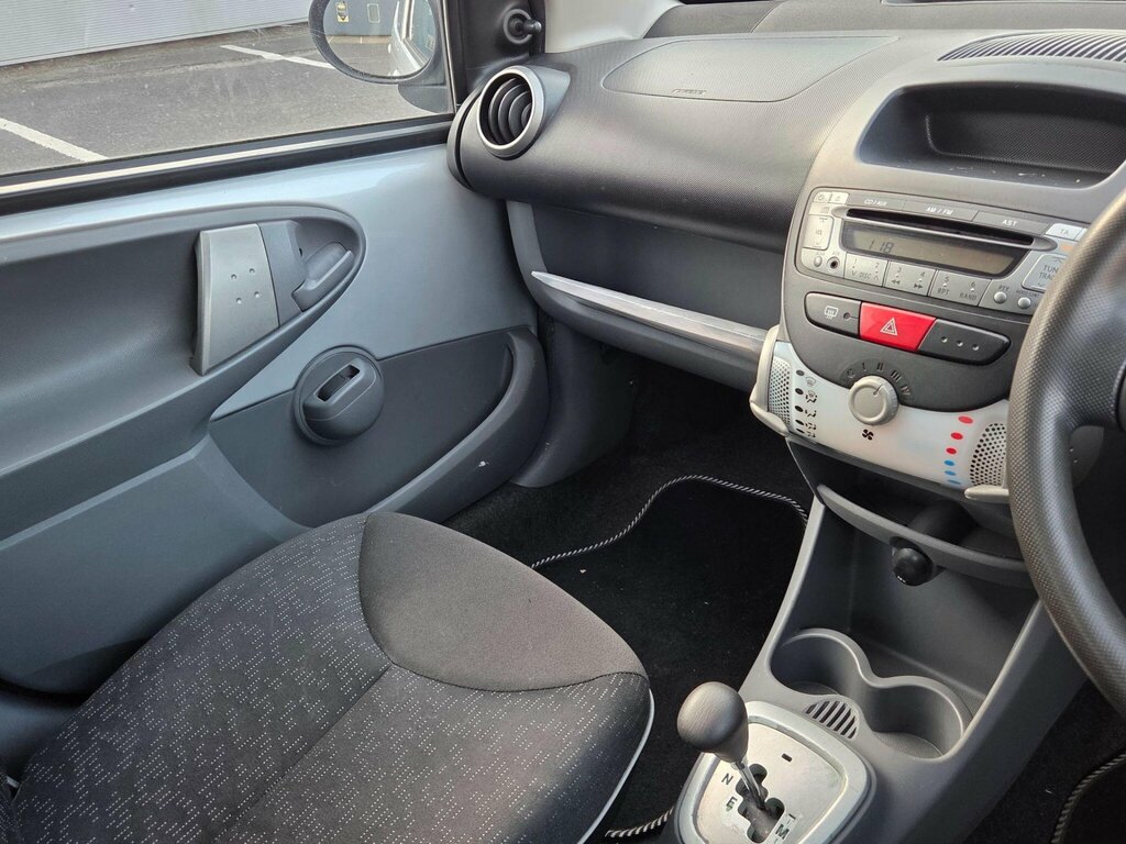 Peugeot 107 1.0 12V Millesim Euro 4 White #31