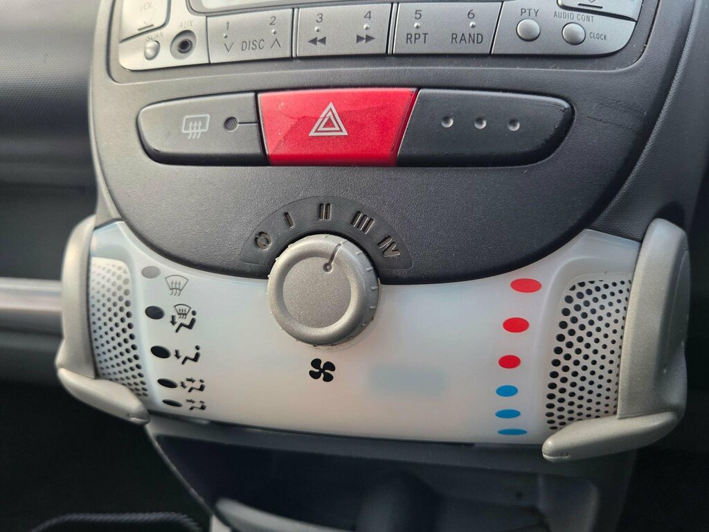 Peugeot 107 1.0 12V Millesim Euro 4 White #29