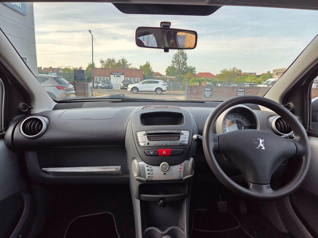 Peugeot 107 1.0 12V Urban 2 Tronic Euro 4 Silver #3