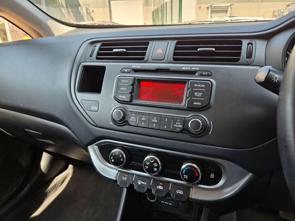 Kia RIO 1.4 1 White #37