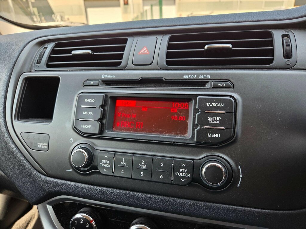 Kia RIO 1.4 1 White #34