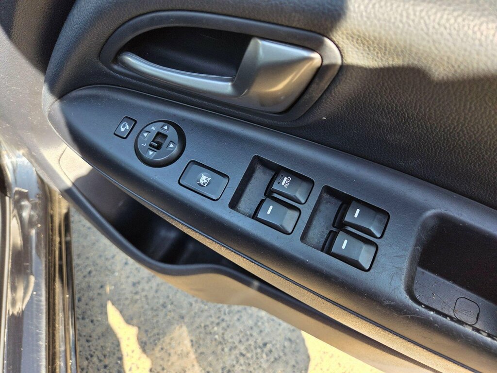 Kia RIO 1.4 1 White #28