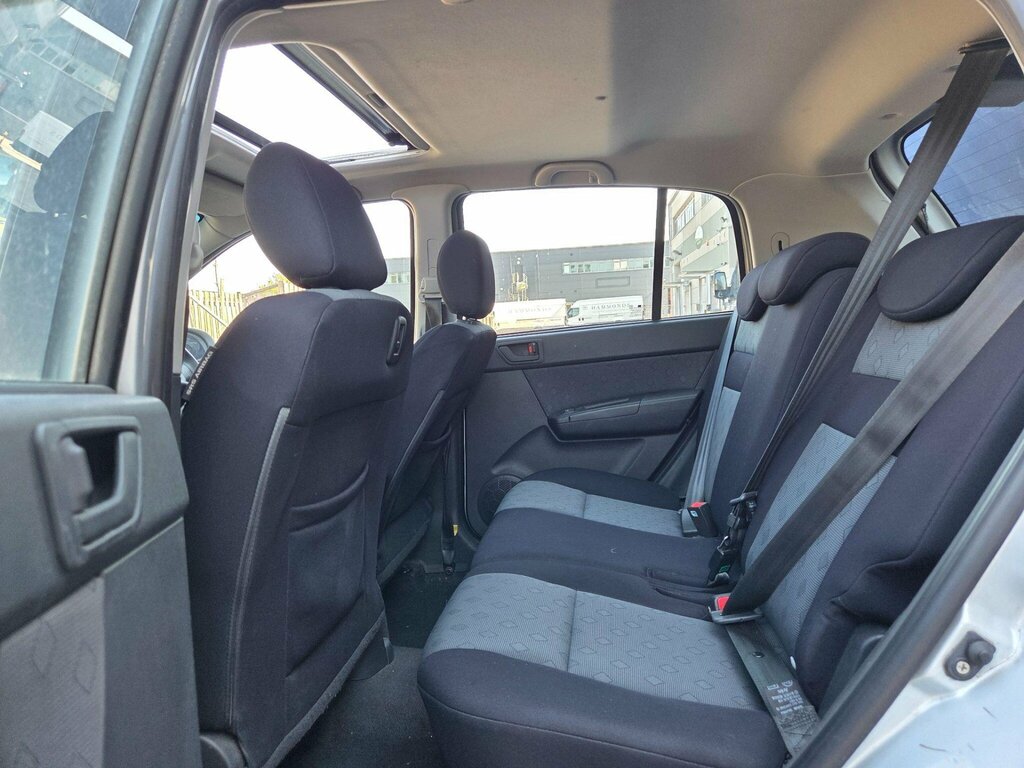 Hyundai Getz Hatchback Silver #22