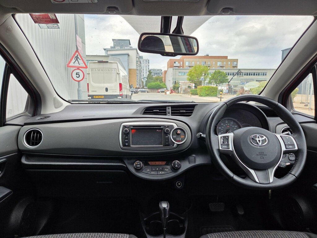 Toyota Yaris 1.33 Dual Vvt-i Icon Plus Multidrive S Euro 5 Red #4