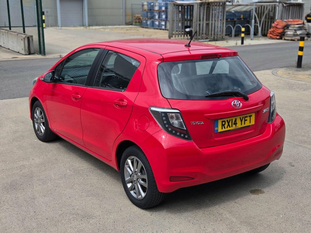 Toyota Yaris 1.33 Dual Vvt-i Icon Plus Multidrive S Euro 5 Red #3