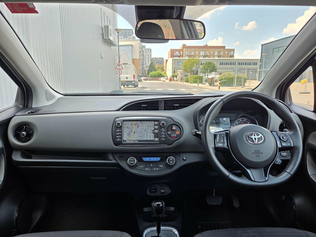 Toyota Yaris 1.5 Vvt-h Icon Tech E-cvt Euro 6 Ss Silver #4