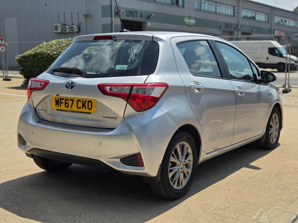 Toyota Yaris 1.5 Vvt-h Icon Tech E-cvt Euro 6 Ss Silver #3