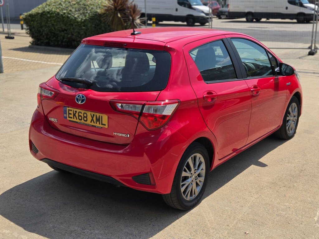Toyota Yaris 1.5 Vvt-h Icon E-cvt Euro 6 Ss Red #3