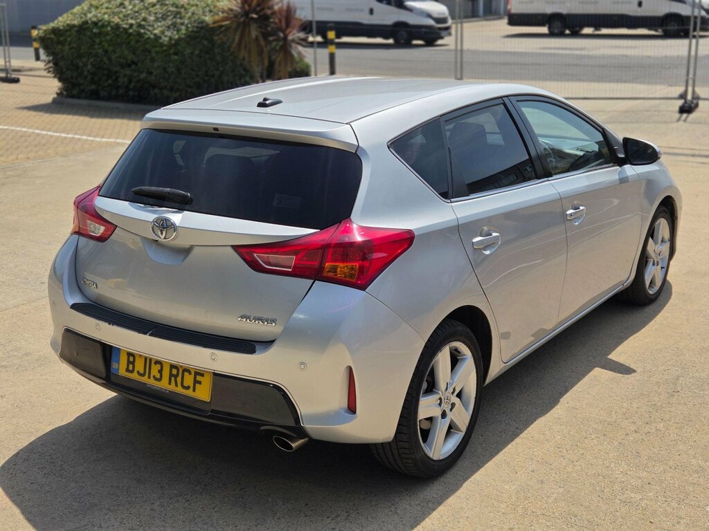 Toyota Auris 1.6 V-matic Excel Multidrive S Euro 5 Silver #3