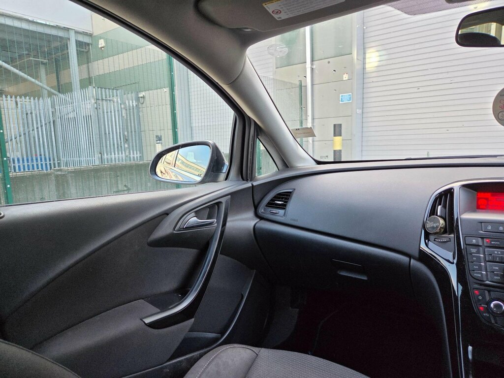 Vauxhall Astra 1.4 Limited Edition White #22
